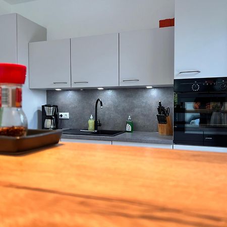 Modernes City-Apartment - Top-Lage In Nuernberg Eksteriør billede